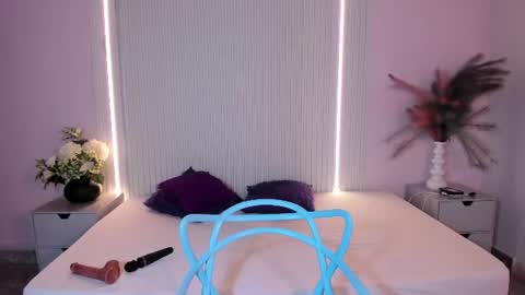 Lucy Wold online show from August 11, 7:05 pm