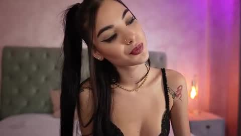 LucyWillow online show from August 3, 8:10 am