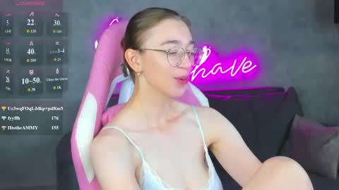 Lucy online show from August 15, 3:32 am