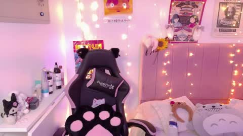 lucy independent model online show from April 25, 2:50 am