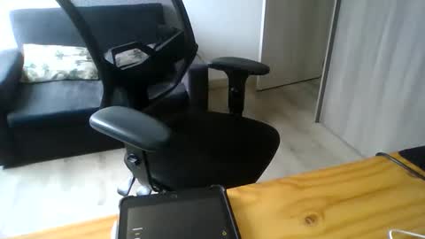 luhizu87871987 online show from April 27, 8:31 pm