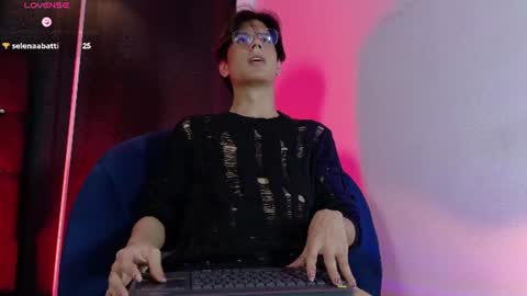 Lui online show from June 22, 11:27 pm