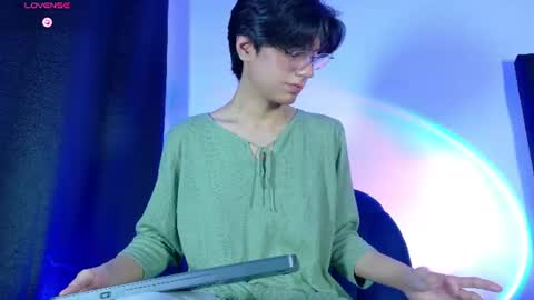 Lui online show from July 1, 7:59 pm