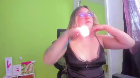 luigi0004 online show from August 1, 7:53 pm