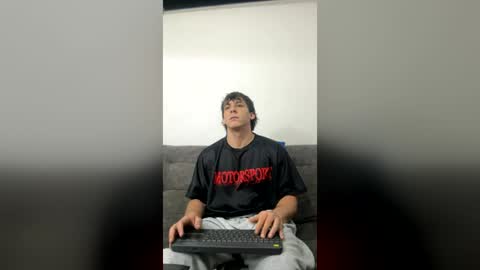 luigisb online show from July 25, 7:40 pm