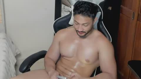 luis_baptista online show from August 15, 4:27 am
