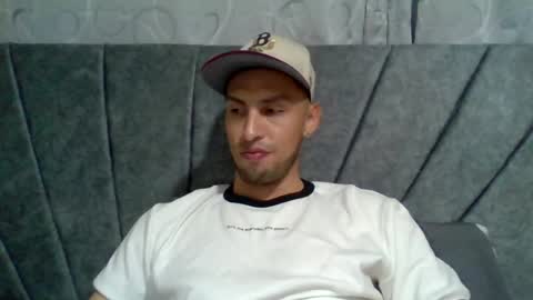 luis_vergon__ online show from August 5, 2:09 am