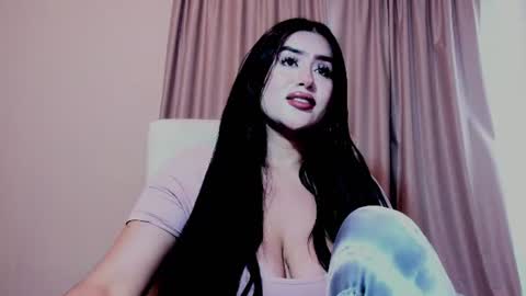 Luisa Diaz online show from August 11, 1:46 pm