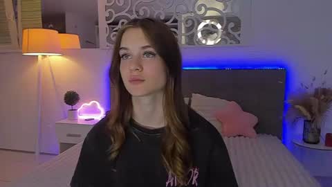 LuisaClover online show from July 31, 5:40 pm