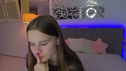 LuisaClover online show from August 5, 6:06 pm