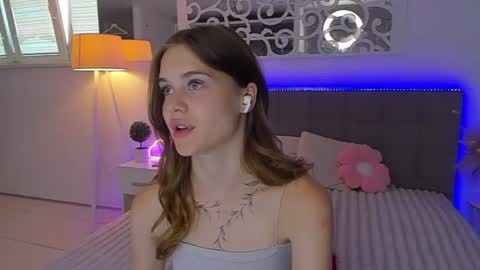 LuisaClover online show from August 6, 3:44 pm