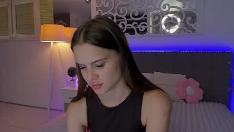 LuisaClover online show from August 7, 6:30 pm
