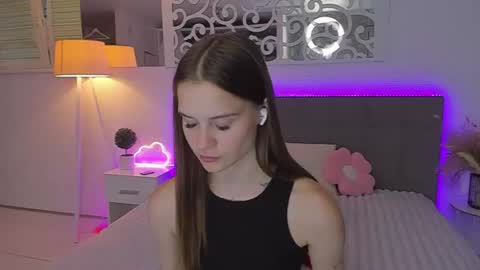 LuisaClover online show from August 8, 4:40 pm