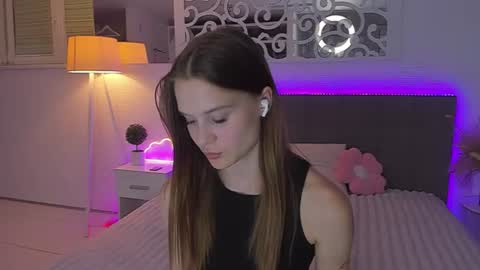 LuisaClover online show from August 8, 8:09 pm