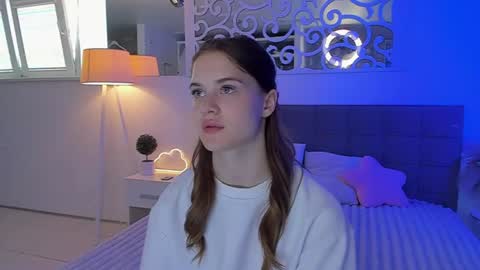 LuisaClover online show from August 9, 12:17 pm