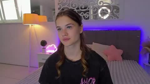 LuisaClover online show from August 14, 12:20 pm