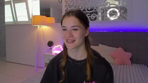 LuisaClover online show from August 14, 1:26 pm