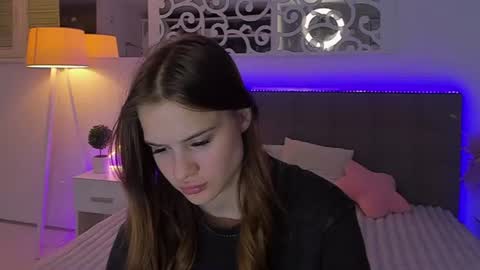 LuisaClover online show from August 15, 12:03 am