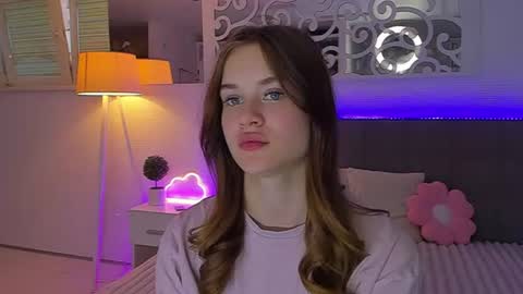 LuisaClover online show from August 15, 4:55 pm