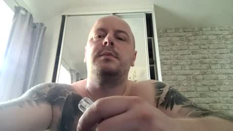 lukasz1808 online show from June 26, 11:24 am