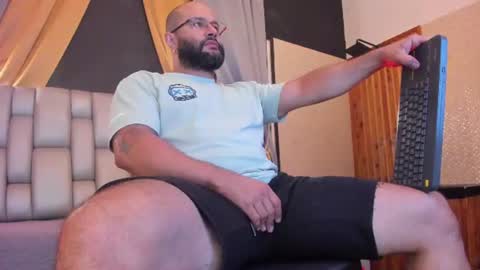 luke__09 online show from August 14, 11:36 am