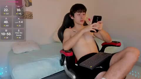 luke_addams06 online show from August 18, 5:46 am