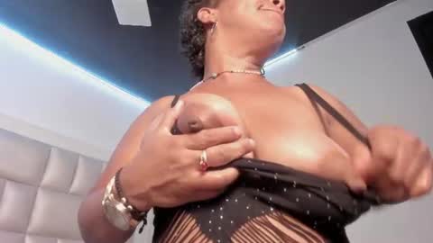 elizabeth online show from August 10, 5:25 pm