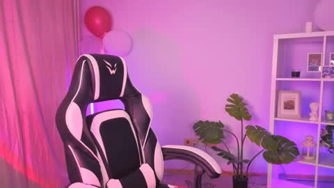 lulumayson online show from August 7, 1:44 pm