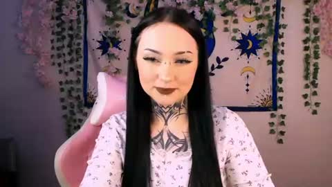 lulumayson online show from August 13, 2:09 pm