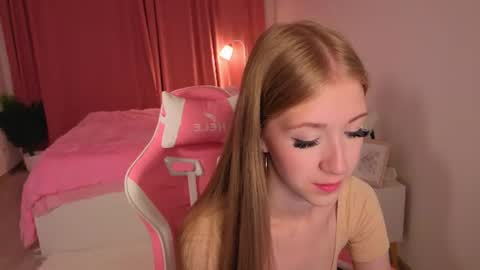 Mia online show from August 13, 3:20 am