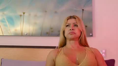 Lulusexx69 online show from August 17, 7:35 am