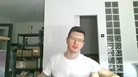 Andrew independent model 2000-0000 CET daily online show from August 6, 10:47 am
