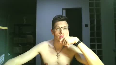 Andrew independent model 2000-0000 CET daily online show from August 6, 9:25 pm