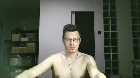 Andrew independent model 2000-0000 CET daily online show from August 9, 8:10 pm