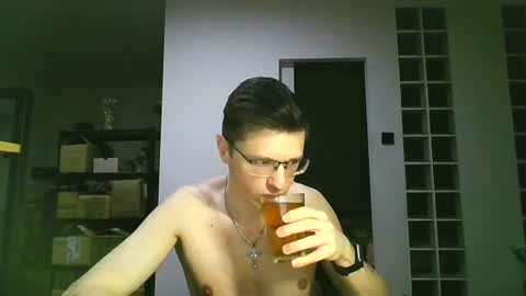 Andrew independent model 2000-0000 CET daily online show from August 10, 8:10 pm