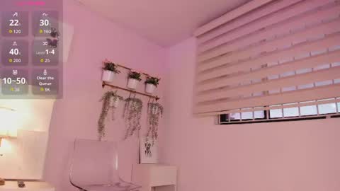 lummii_ online show from August 1, 9:43 pm