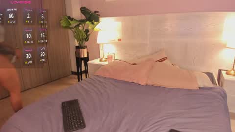 lummii_ online show from August 2, 9:33 pm
