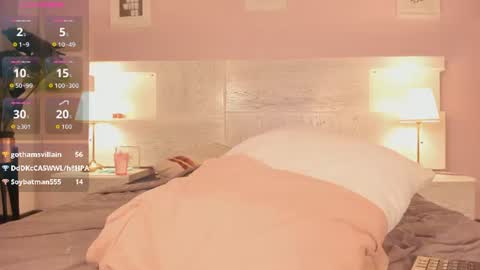lummii_ online show from August 8, 11:05 pm
