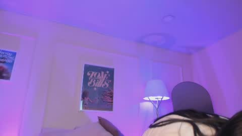 lummii_ online show from August 12, 1:41 am