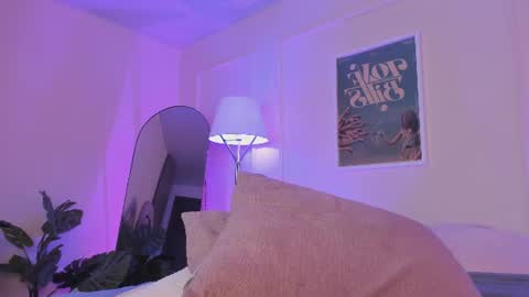 lummii_ online show from August 12, 10:34 pm