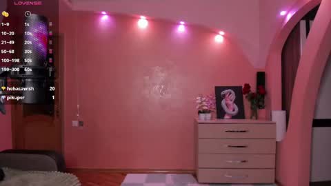 luna__reid online show from August 4, 8:22 am