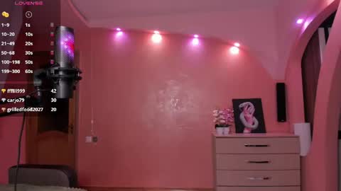 luna__reid online show from August 8, 8:25 am