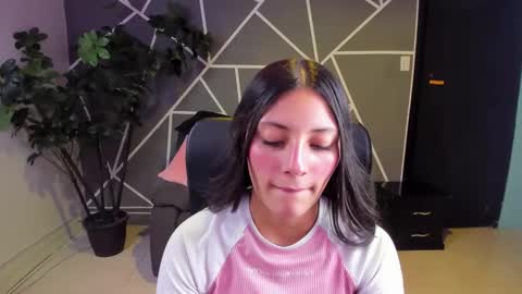 luna_bennett_ online show from March 21, 10:13 pm