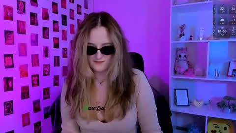 luna_berryy online show from July 31, 1:45 am