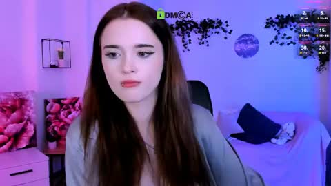 luna_berryy online show from August 6, 12:53 am