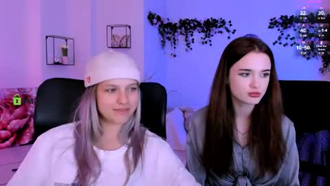 luna_berryy online show from August 6, 3:05 am
