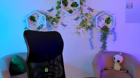 luna_berryy online show from August 8, 12:33 am