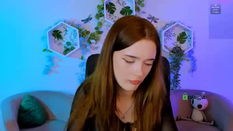 luna_berryy online show from August 8, 2:33 am