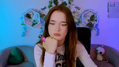 luna_berryy online show from August 8, 8:53 pm