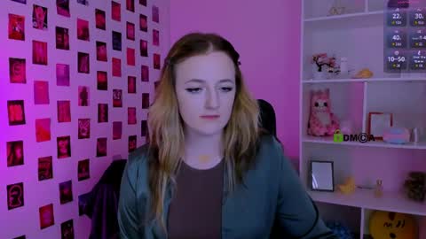 luna_berryy online show from August 13, 12:02 am